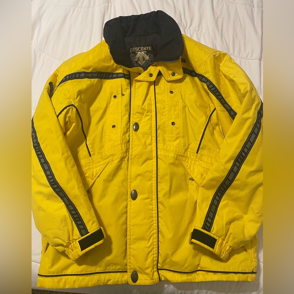 Descente Spain vintage Men's Yellow Ski Jacket - Large